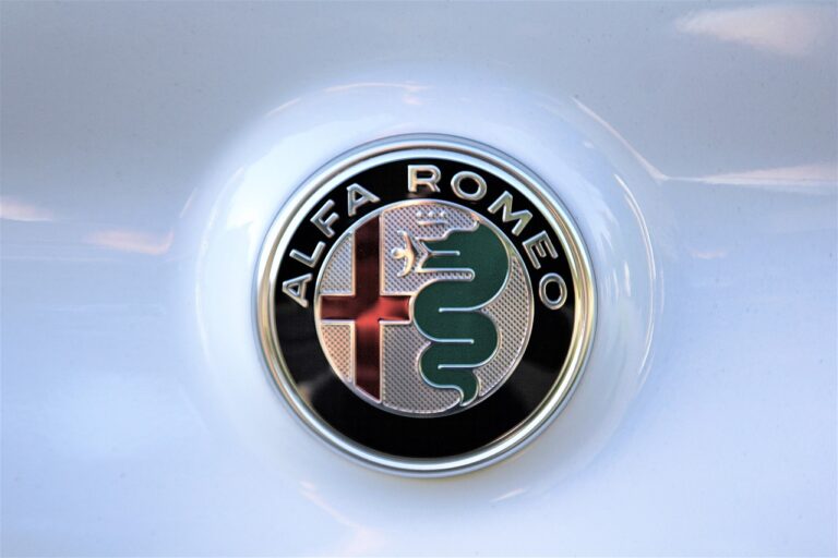 Alfa Romeo Stelvio je skvělým vozem pro ty, kteří hledají kombinaci stylu, výkonu a praktičnosti.