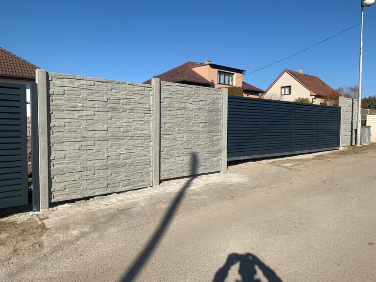Betonové ploty představují pevné a elegantní řešení pro váš pozemek